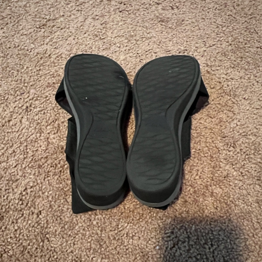 Clark’s Cloudstepper Black Crisscross Sandals - image 5